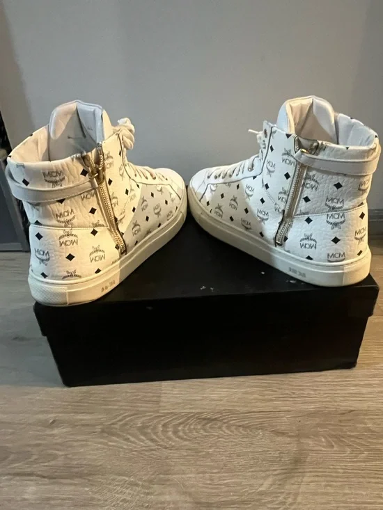 MCM Turnlock Style Classic Visetos High Top White with Gold Zippers - Picture 4 of 15